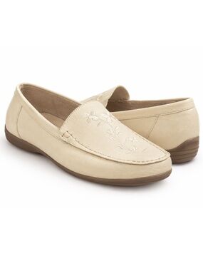 Oh…DEER! Cream Floral Embroidered Leather Loafers | Women’s Size: 7